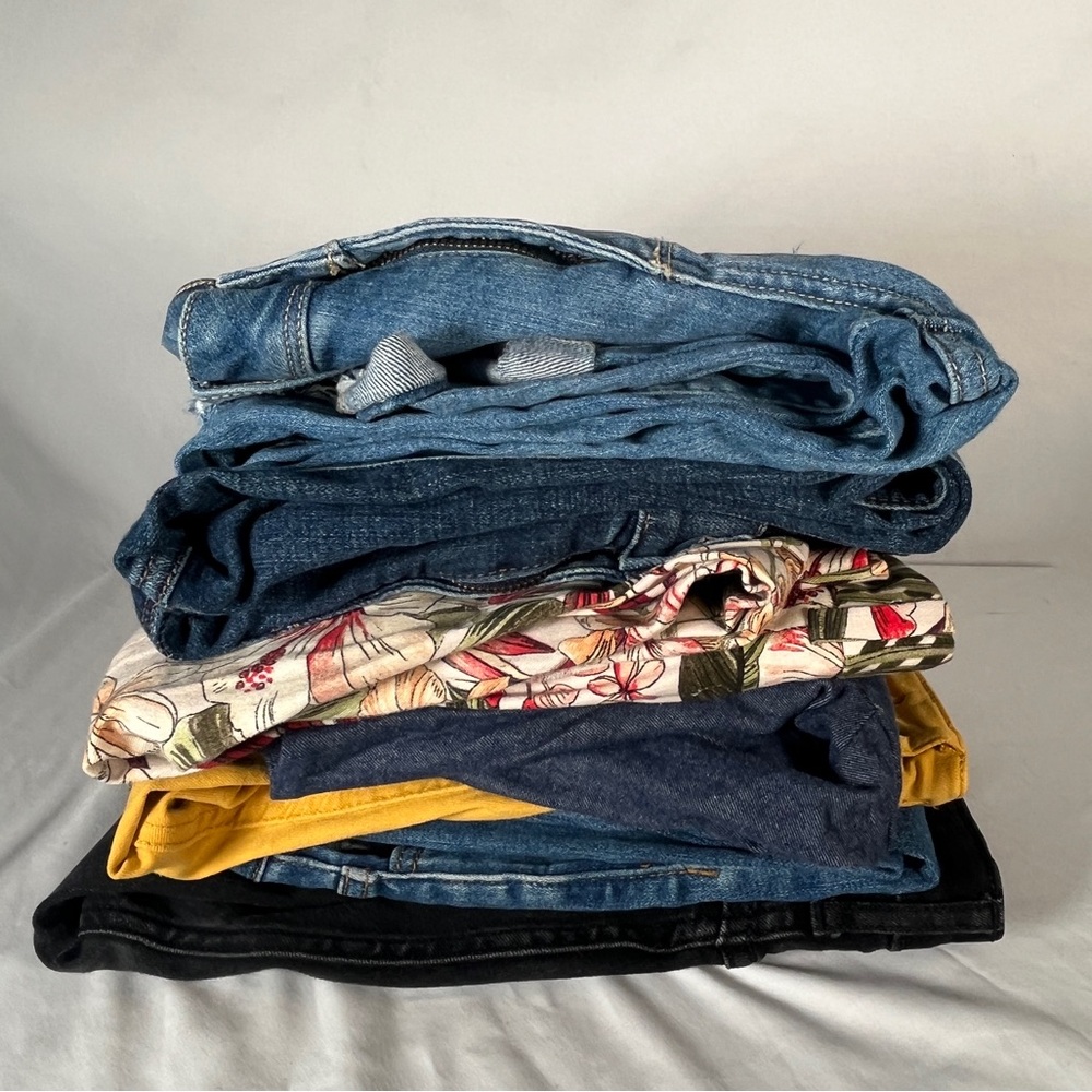 7 Pairs of Pants Size Small
